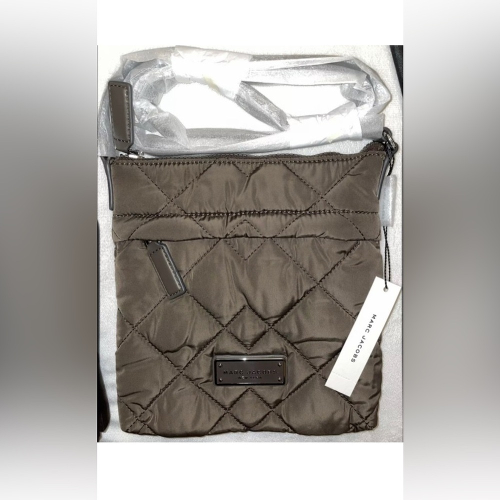 🎉HP🎉New Marc Jacobs Nylon Adjustable Crossbody in Ash/ Army Green🖤 - Picture 9 of 10